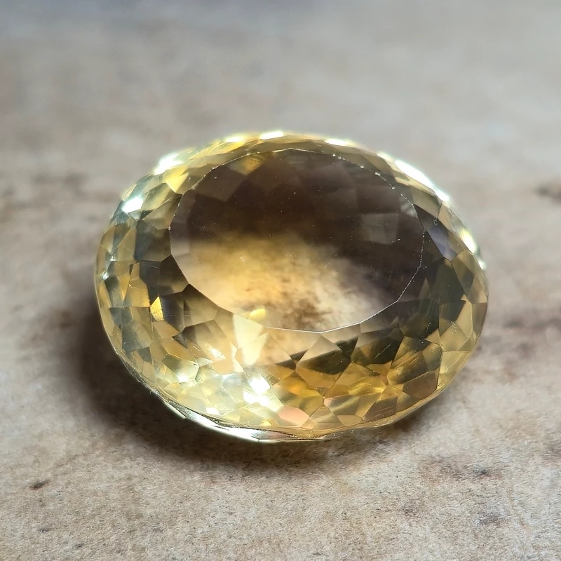 تصویر نگین سیترین قواره دار 