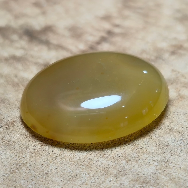 عقیق زرد عسلی طبیعی قواره دار.